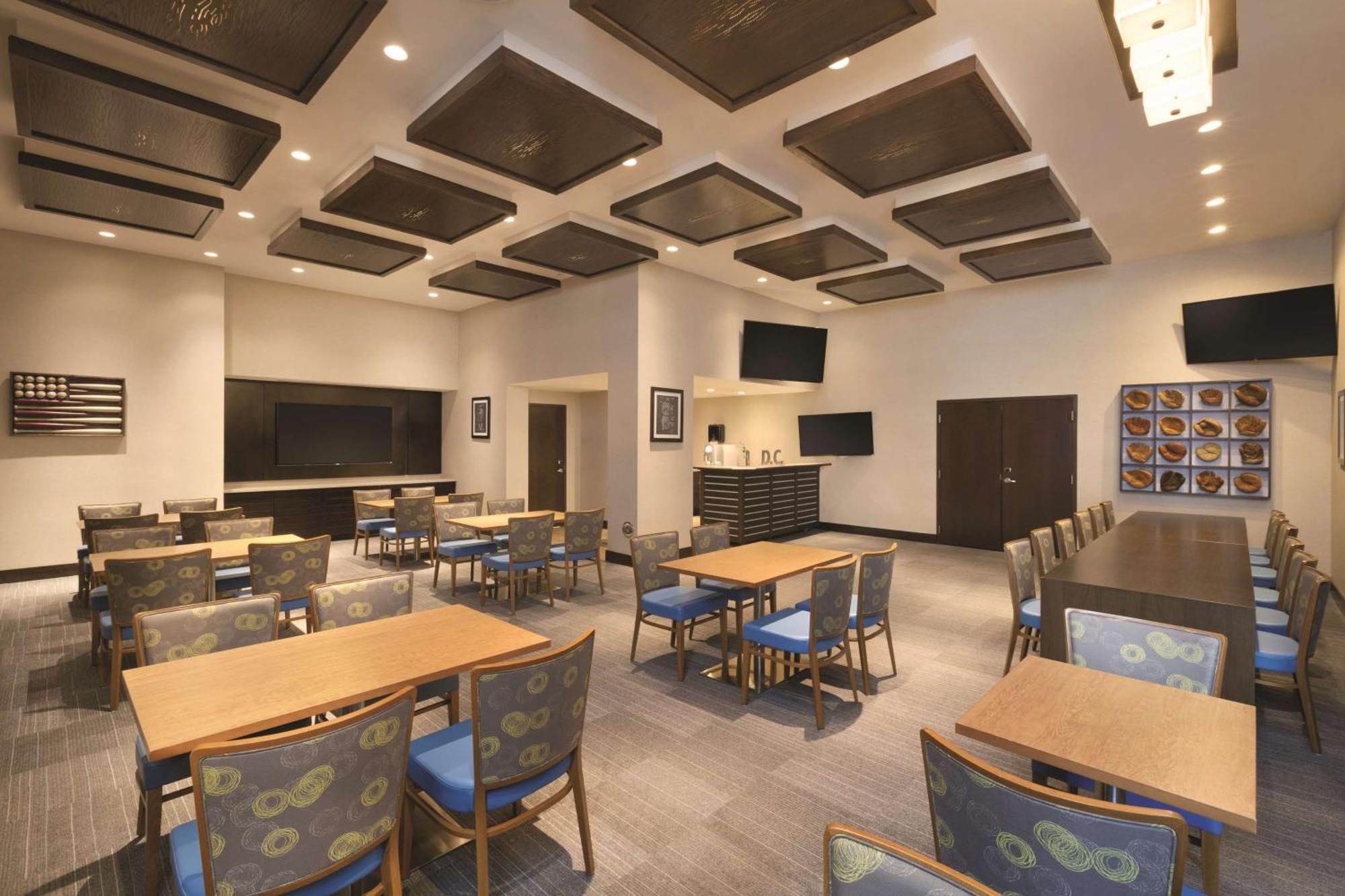 Hampton Inn & Suites Washington, D.C. - Navy Yard Exterior photo